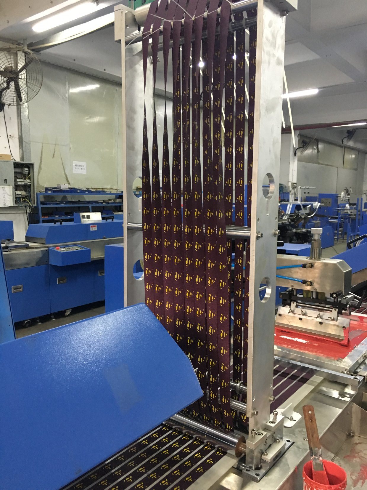 China Supplier Nylon Tapes Small Continuous Dyeing Machine -
4 Colors Satin Ribbon Automatic Screen Printing Machine with Ce Approved – Kin Wah detail pictures