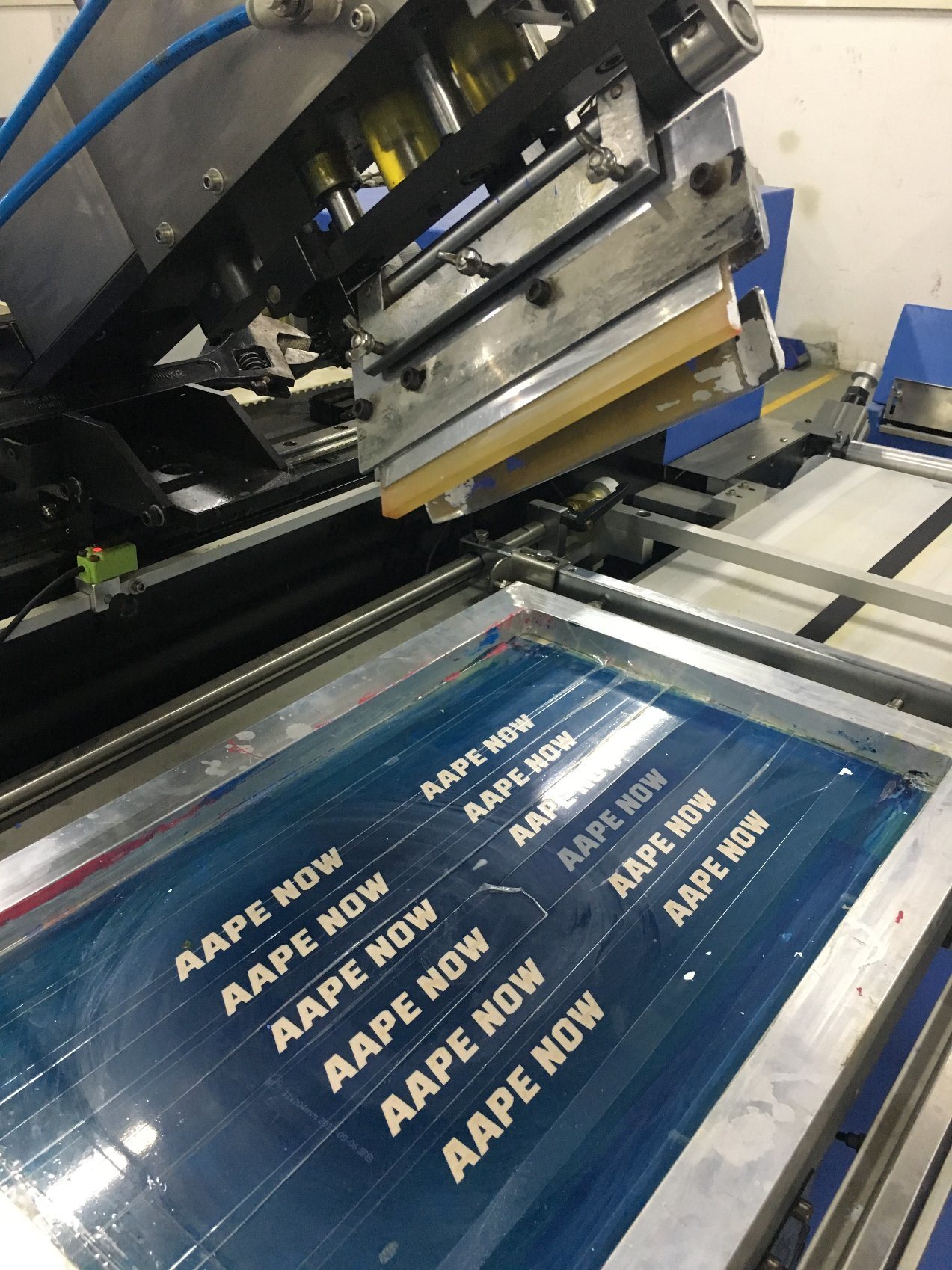 Factory Price For Serial Number Bottle Date Printing Machine -
2 Colors Clothing Labels Automatic Screen Printing Machine Manufacturer – Kin Wah detail pictures