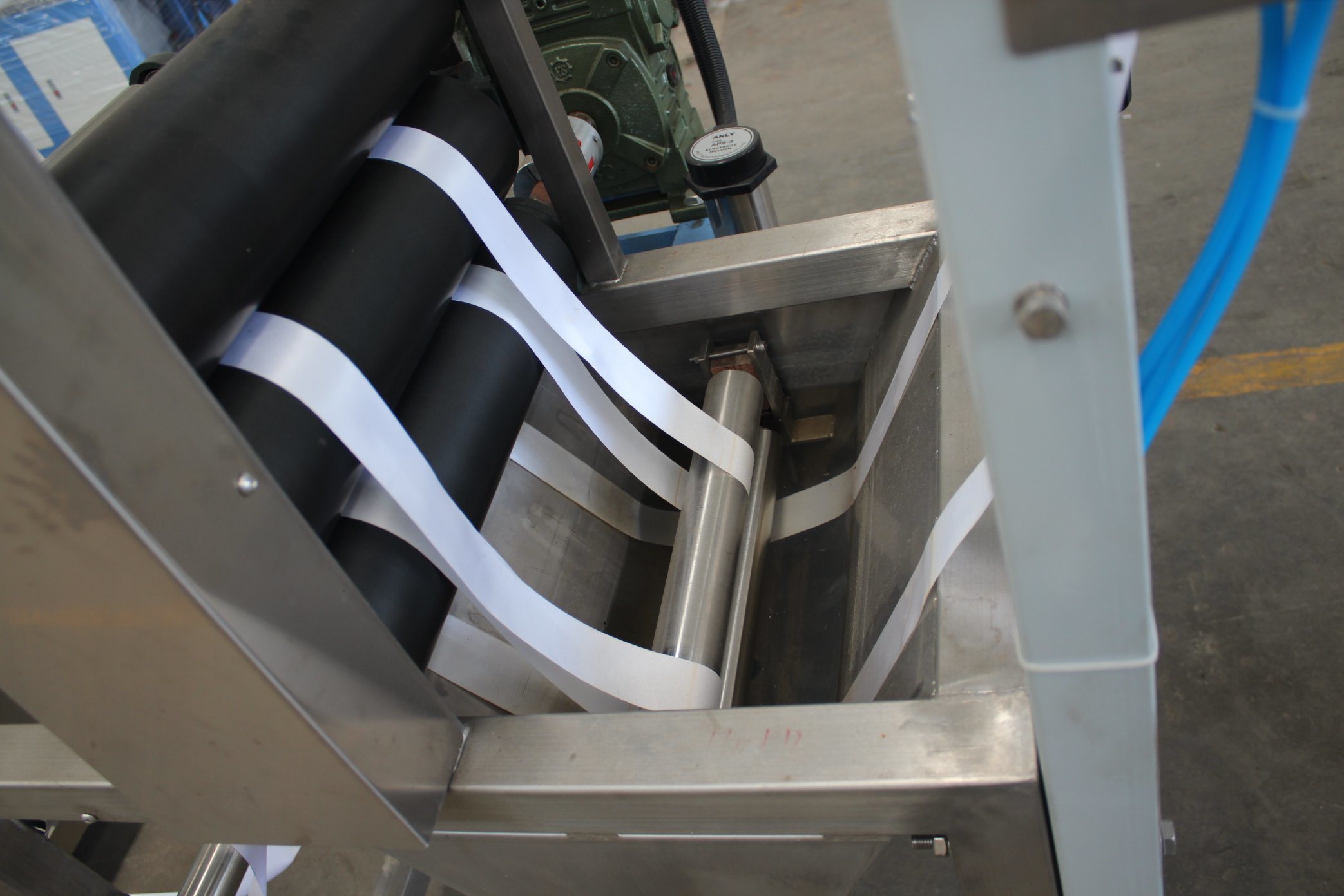 2017 Good Quality Polyester Elastic Tapes Sample Dyeing And Finishing Machine -
Polyester Decorative Ribbons Continuous Dyeing&Finishing Machine – Kin Wah detail pictures
