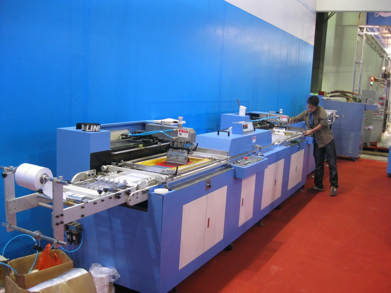 factory customized Narrow Fabric Wrapping Machine -
Cloth Label/Lanyard Ribbon Automatic Screen Printing Machine – Kin Wah detail pictures