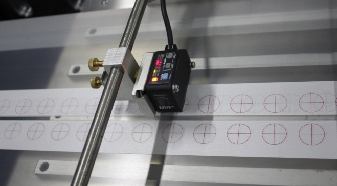 Best Price on Rotary Silk Screen Printing Machine -
2 Colors Care Labels Automatic Screen Printing Machine with Enclosure – Kin Wah detail pictures