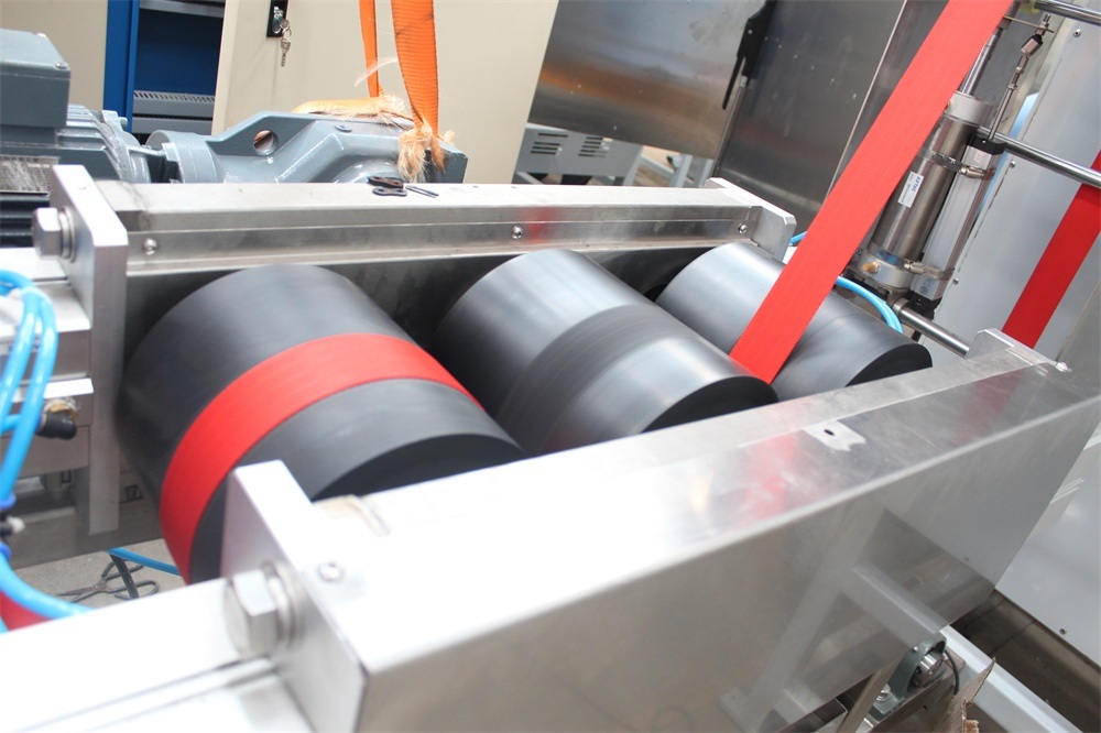 China Manufacturer for Satin Ribbons Sample Continuous Dyeing Machine -
 200mm Safety Belt Webbings Continuous Dyeing and Finishing Machine – Kin Wah