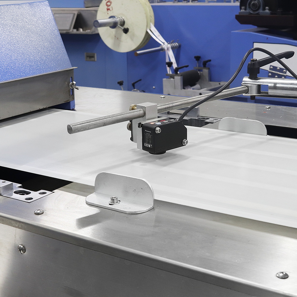 Hot Selling for Cloth Labels Winding Machine -
Bag Belts Webbing Automatic Screen Printing Machine – Kin Wah detail pictures